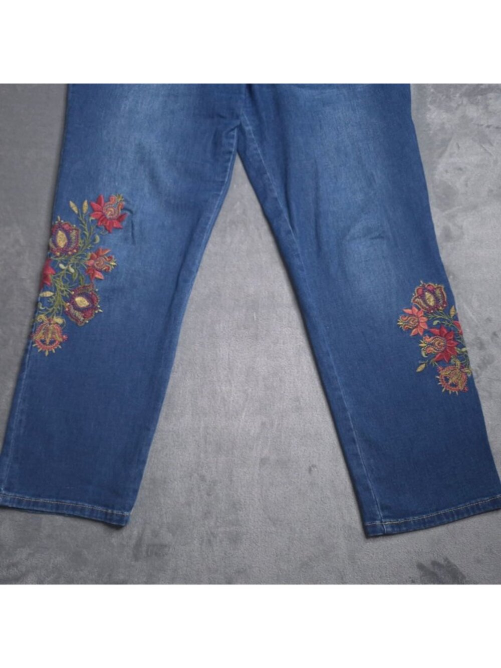 Style & Co Womens Pull On Boyfriend Jeans 20 Plus Floral Embroidery High Rise - Picture 5 of 8